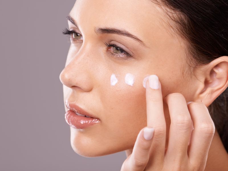 Chăm sóc da khi ngồi điều hòa nhiều